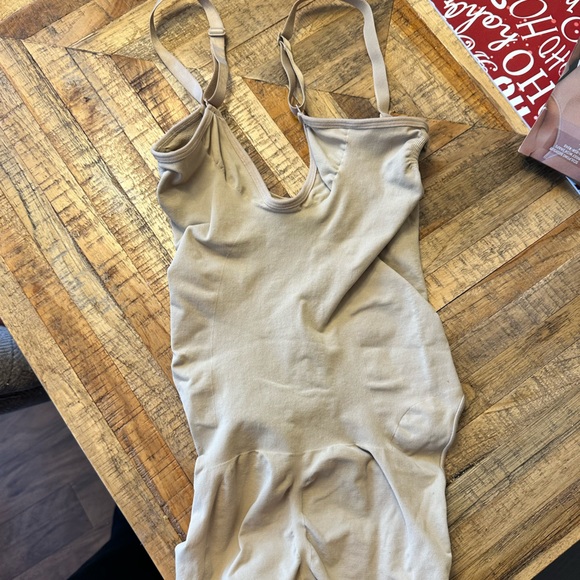 Skims Seamless Sculpt Bodysuit Brief with Snaps - Picture 4 of 6